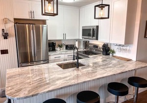 Modern Snowshoe Retreat - 3BR/2BA - Walk to Slopes + Mountain Views