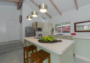 Modern & Spacious home in Muri Beach