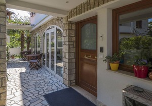 Modern studio apartment with terrace on a great location in Rovinj