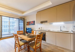 Modern Studio Flat with City View in Sariyer
