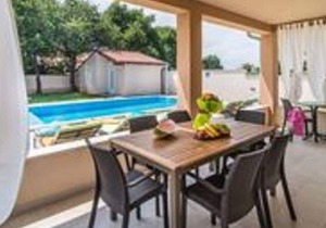 Modern villa at 2km from the sea, with private pool