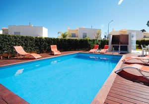 Modern villa central Albufeira w/ private heatable pool, BBQ, AC, WiFi
