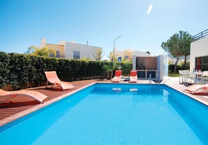 Modern villa central Albufeira w/ private heatable pool, BBQ, AC, WiFi
