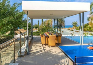 Modern villa, perfect for large families