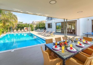Modern villa, perfect for large families