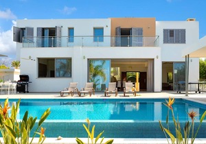 Modern villa, perfect for large families
