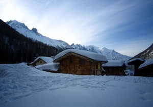 MontrocB - 3 bedroom apartment, calm setting with spectacular Mont Blanc views