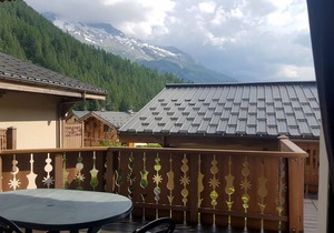 MontrocB - 3 bedroom apartment, calm setting with spectacular Mont Blanc views
