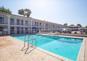 Motel 6 Bryan, TX - University Area
