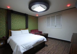 Motel Nine