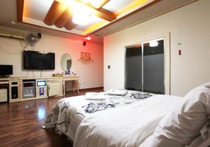 Motel Nine