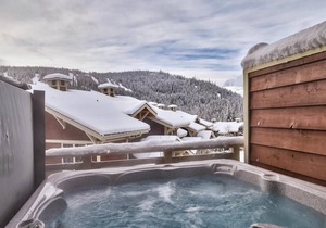 Multi level 3 bedroom condo, very close to ski-in/out trails