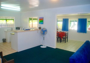 Muri Beach House - Right on the Beach Perfect for families