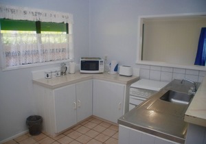 Muri Beach House - Right on the Beach Perfect for families