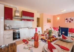 Near Kastav and Opatija, in the small village of Sroki, on the first floor is this charming vacation