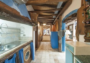 Near Orgosolo, in the middle of the natural park of Gennargentu, this vacation home is located on se