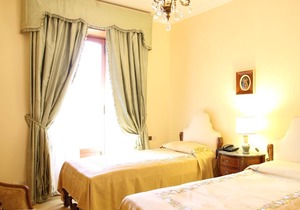 Near Rome: Villa, Pool, Tennis courts, Perfect Family Reunion, or Off-site Meeting