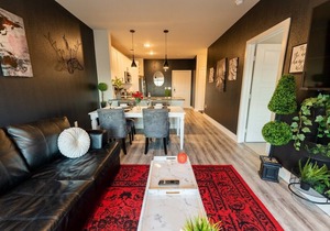Near the Lake, Cozy King Bed w/ Pool/TV/W/D - B