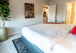 Near the Lake, Cozy King Bed w/ Pool/TV/W/D - A
