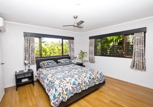 Nevaeh Holiday Home + Pool