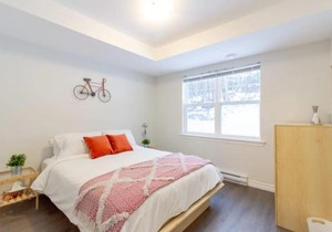 New 2BD Condo, UNB, Hospital, Golf, Patio Coffee