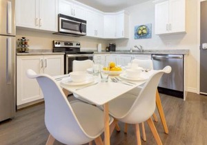New 2BD Condo, UNB, Hospital, Golf, Patio Coffee