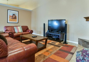 NEW LISTING CW443 - Great downtown location with a private hot tub - sleeps 9 comfortably