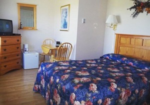 New London Bay Motel - Apartments and rooms in scenic location - New London Bay Motel Standard Queen Room #10
