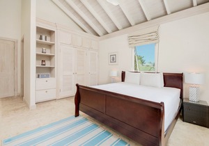 New Luxury Beachfront Villa with Private Pool, Resort Privileges