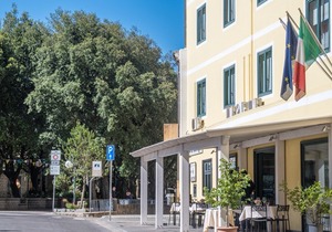 New Petit Hotel