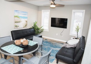 Newly built cottage by the beach! (Lower level)