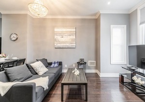 Newly Renovated - Modern 3BR Apartment - Trinity Bellwoods!