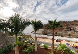 Newly renovated designer apartment with a large terrace and sea views