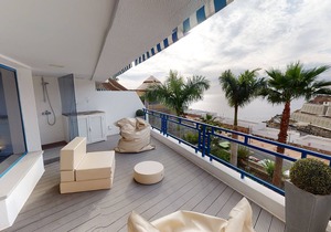 Newly renovated designer apartment with a large terrace and sea views