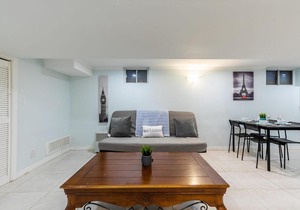 Newly Renovated - Modern 2BR Apartment - Trinity Bellwoods!
