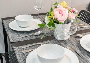 Newly Renovated - Modern 3BR Apartment - Trinity Bellwoods!