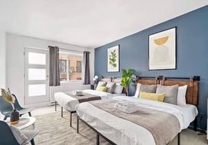 NEWLY RENOVATED STUDIO, 2 queen size beds, 5 min walk to McGill
