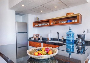 Newly Updated Beachfront Condo with Terrace, Pool & Daily Service