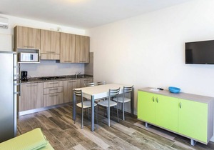 Nice apartment for 7 people with WIFI, pool, A/C, TV, balcony and parking
