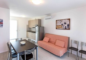 Nice apartment for 7 people with WIFI, pool, A/C, TV, balcony and parking