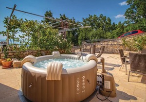 Nice apartment in Hreljin with Jacuzzi and WiFi