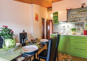 Nice apartment in Pula with WiFi