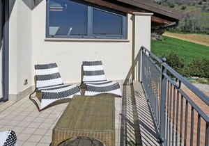 Nice apartment with hot tub, WIFI, private pool, TV, terrace, pets allowed and parking
