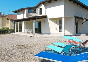 Nice apartment with hot tub, WIFI, private pool, TV, terrace, pets allowed and parking