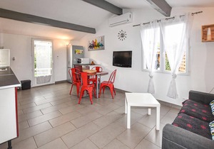 Nice home in Aubignan