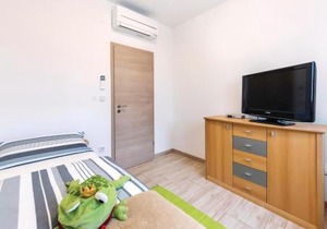 Nice Home In Liznjan With Wifi