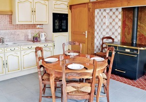 Nice home in Senlecques with kitchen
