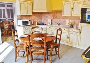 Nice home in Senlecques with kitchen