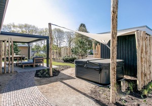 Nice home in Voorthuizen with kitchen