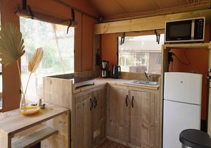 Nice tent with bathroom, near a recreation area